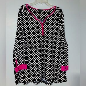 💖Notation Chic Black and White Zigzag Top with Pink Accents
